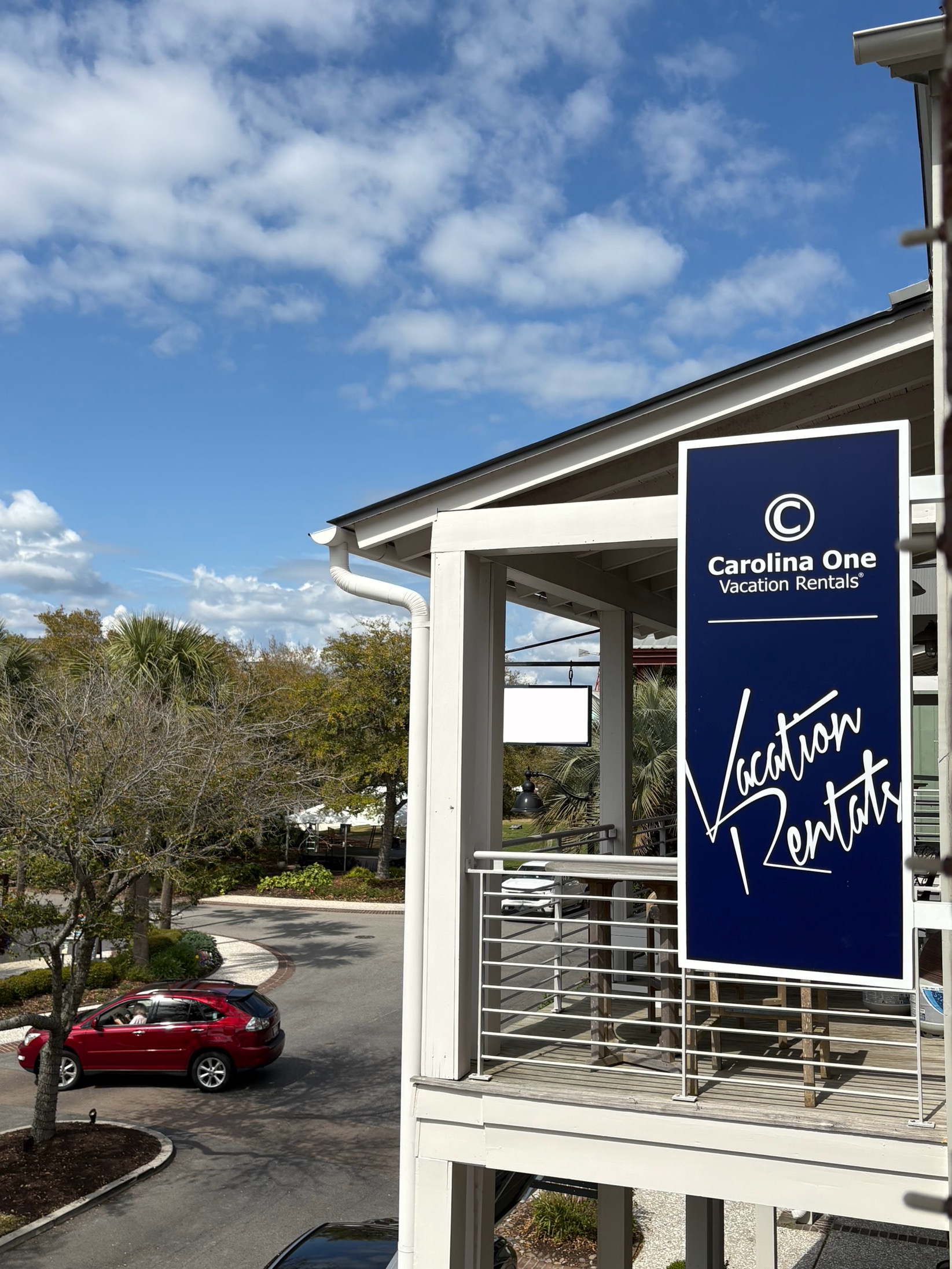 Staff member SEABROOK & KIAWAH TEAM: